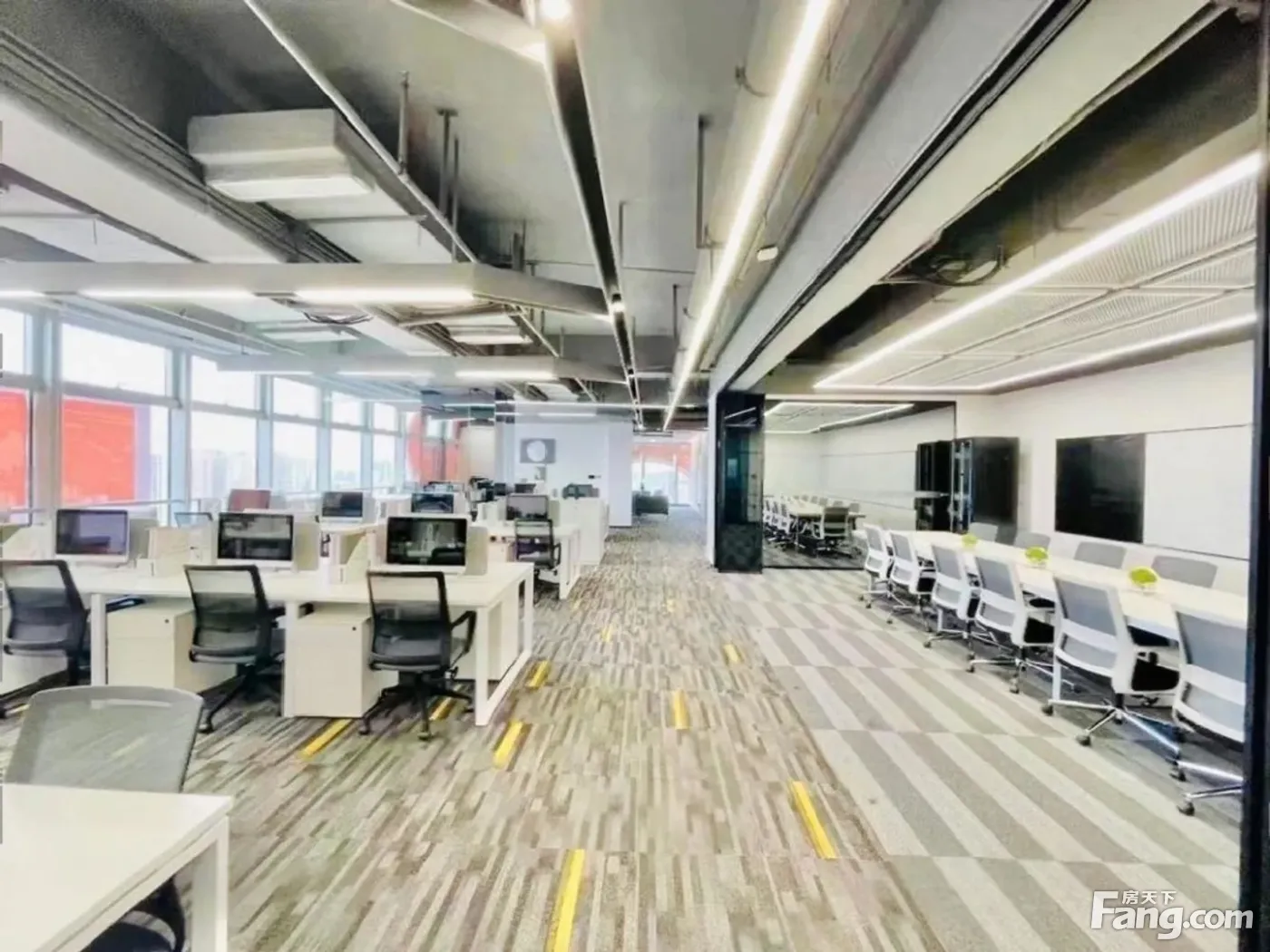 桐梓林地标!上市企业自装500平!大业主含税租!双面采光户型