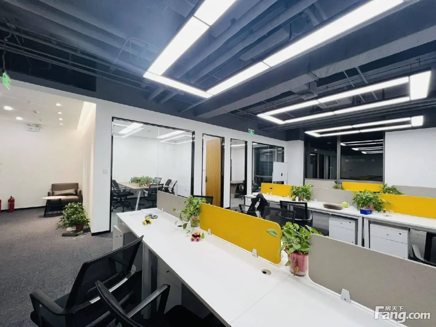 苹果园远洋春秋大悦城II精装修到顶隔间 带办公家具 办公