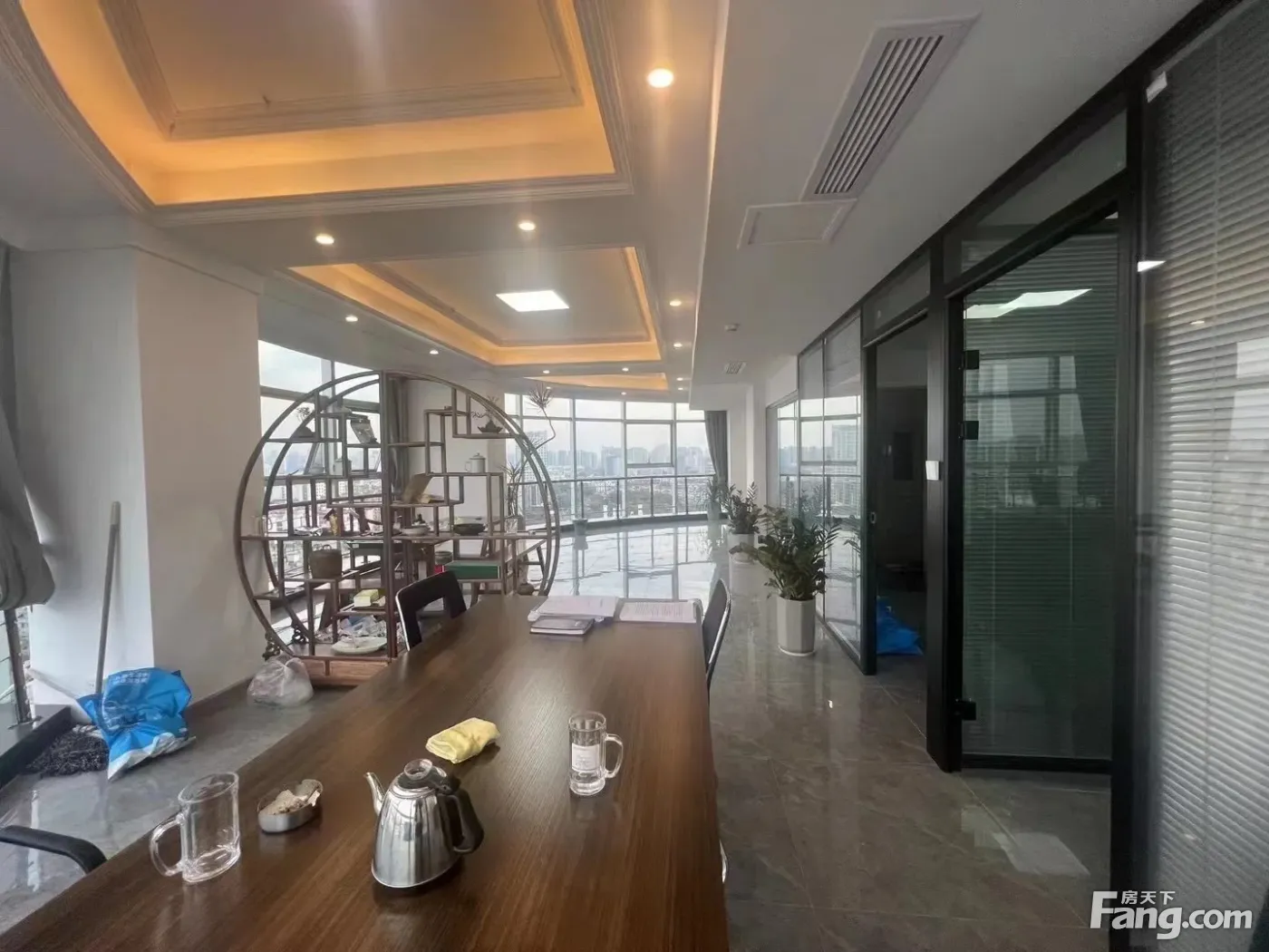 全新装修拎包入住带家具大面积采光高区三面朝向2隔间186平