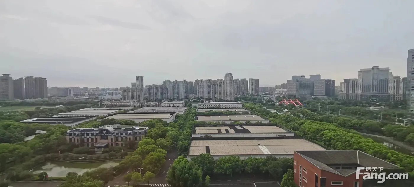 华伟大厦115平精装修两隔间带家具独立 空调