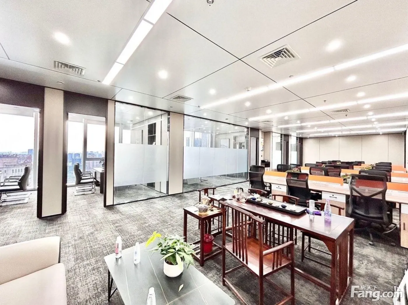 市中心超甲 98含税 6隔间48工位 总部选址 电梯口 接待