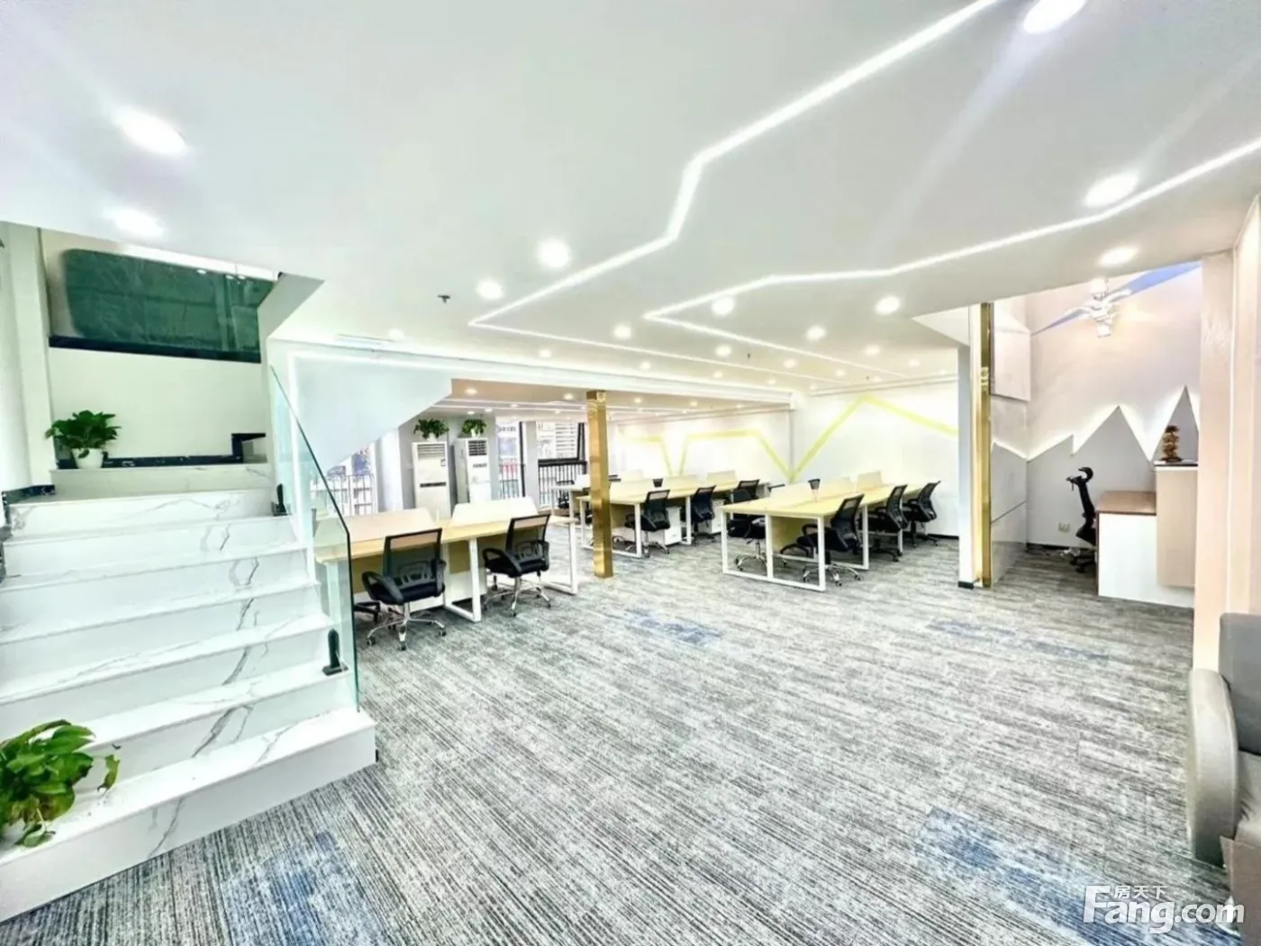 五街地铁口 兹临欧洲中心 5隔间30工位特惠 适合任何企业