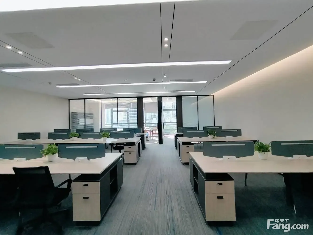 沙井地铁口中心路 精装办公室出租带隔间家私 大小面积均有