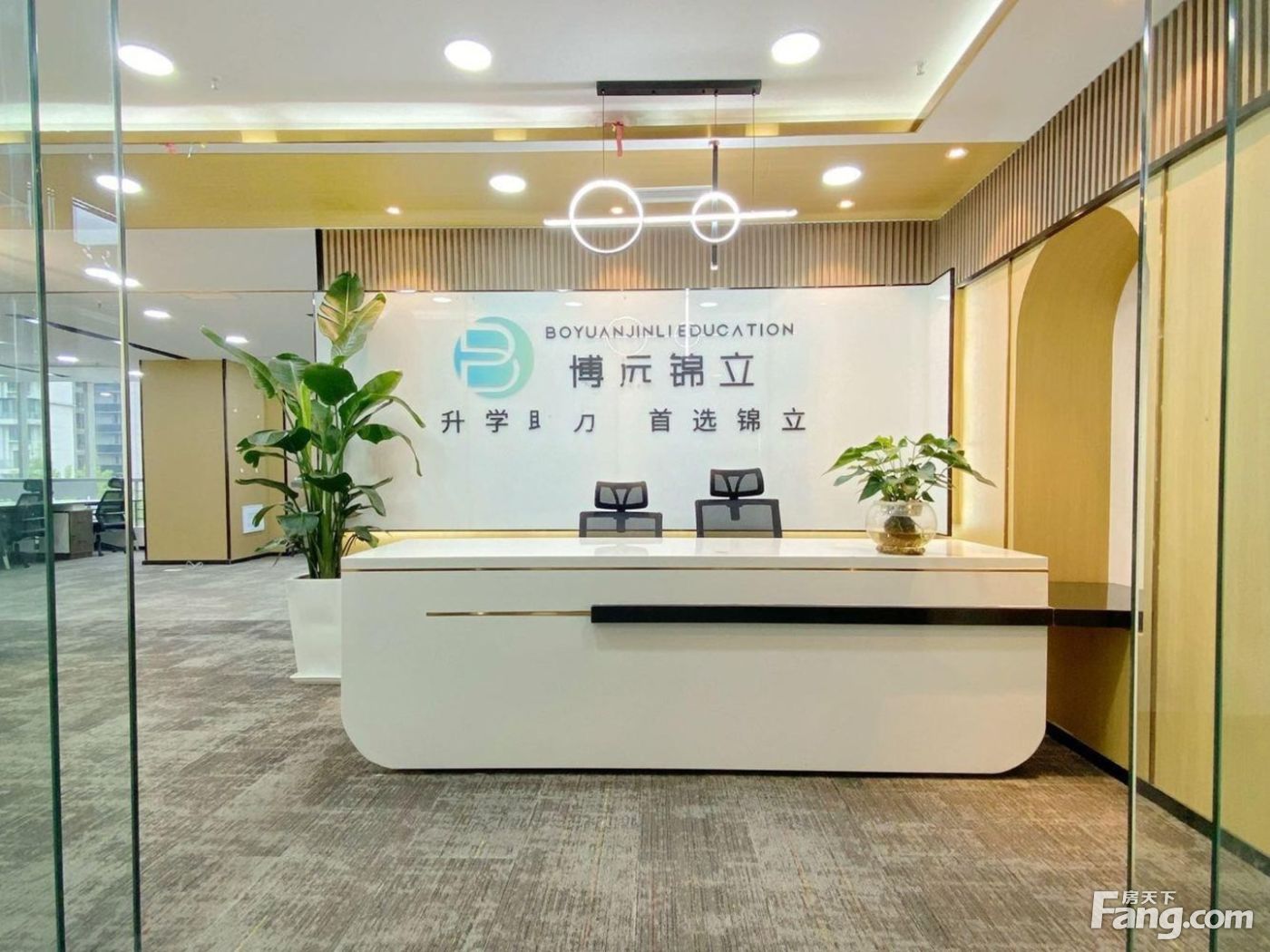 双地铁口物业丨火炬大厦4隔间30工位丨拎包入住 无空调加时费