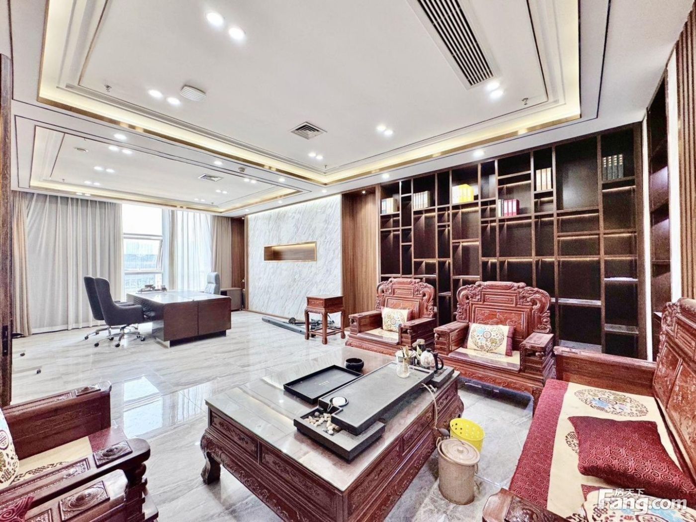 青龙广场丨国企装修风格丨超豪华老板室丨动物园商圈丨电梯口户型
