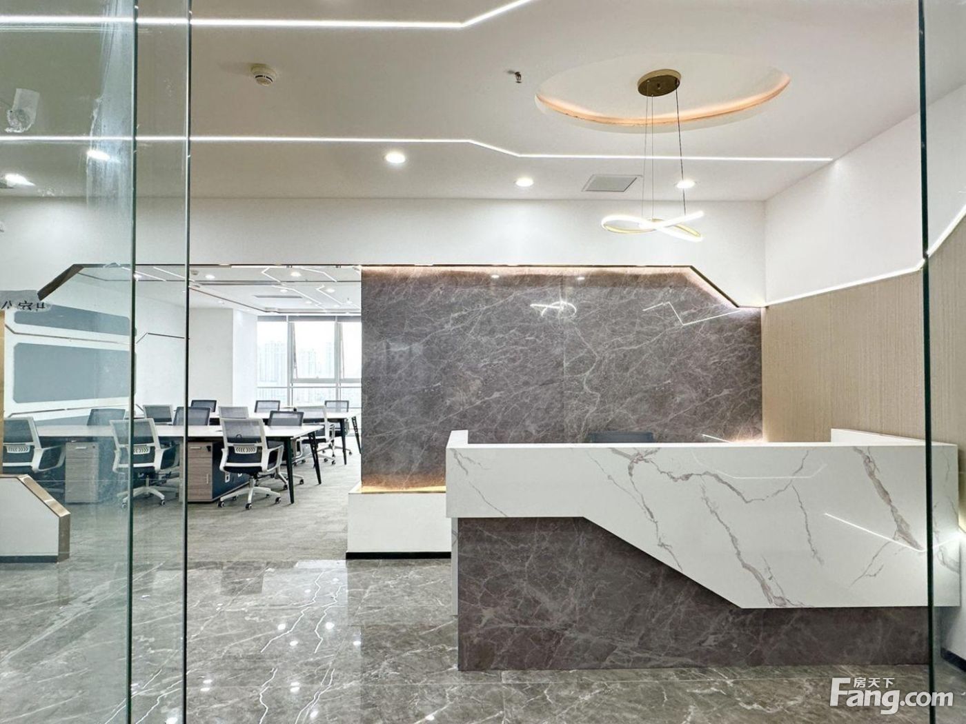 双店路地铁站 8米豪气入户电动门 理工大學杉板桥招商中央华城