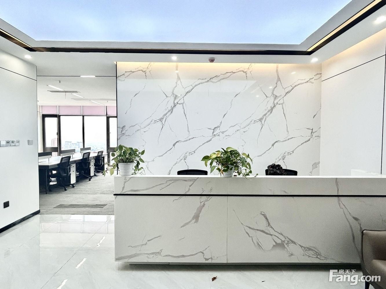 理工大學地铁口!5隔间24个工位丨24H空调丨邻水而坐无遮挡