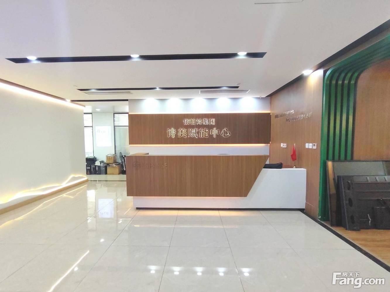 珠江新城中富力盈隆 电梯口大面积 精装带家私出租