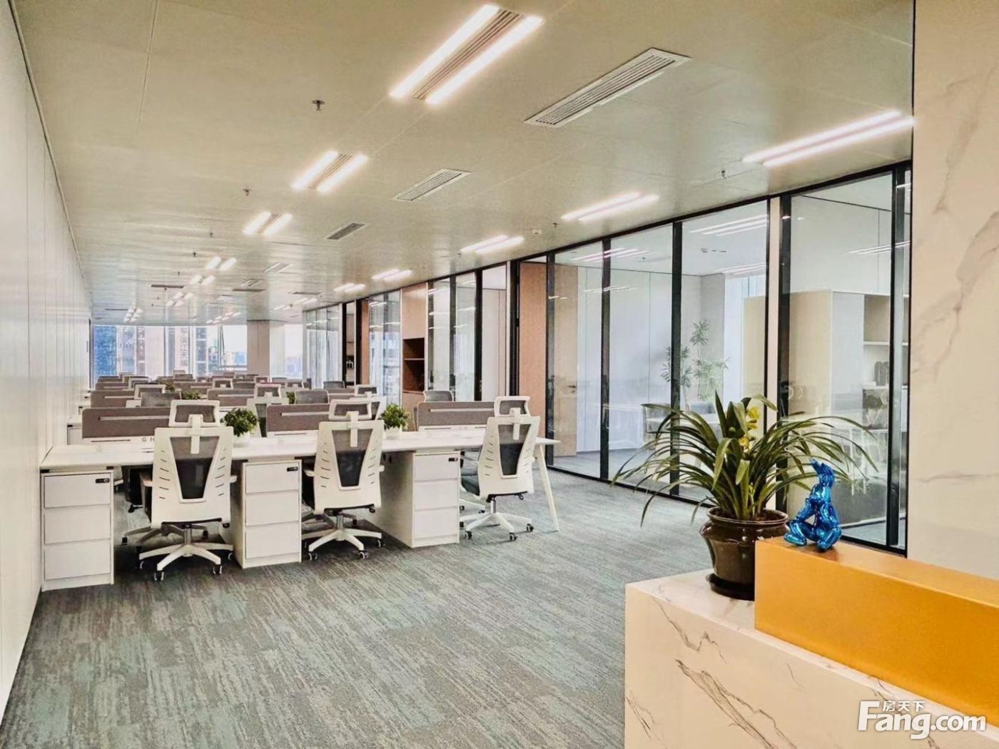 天府五街地标CBD!24H空调!正对电梯口!超大工区文化展示
