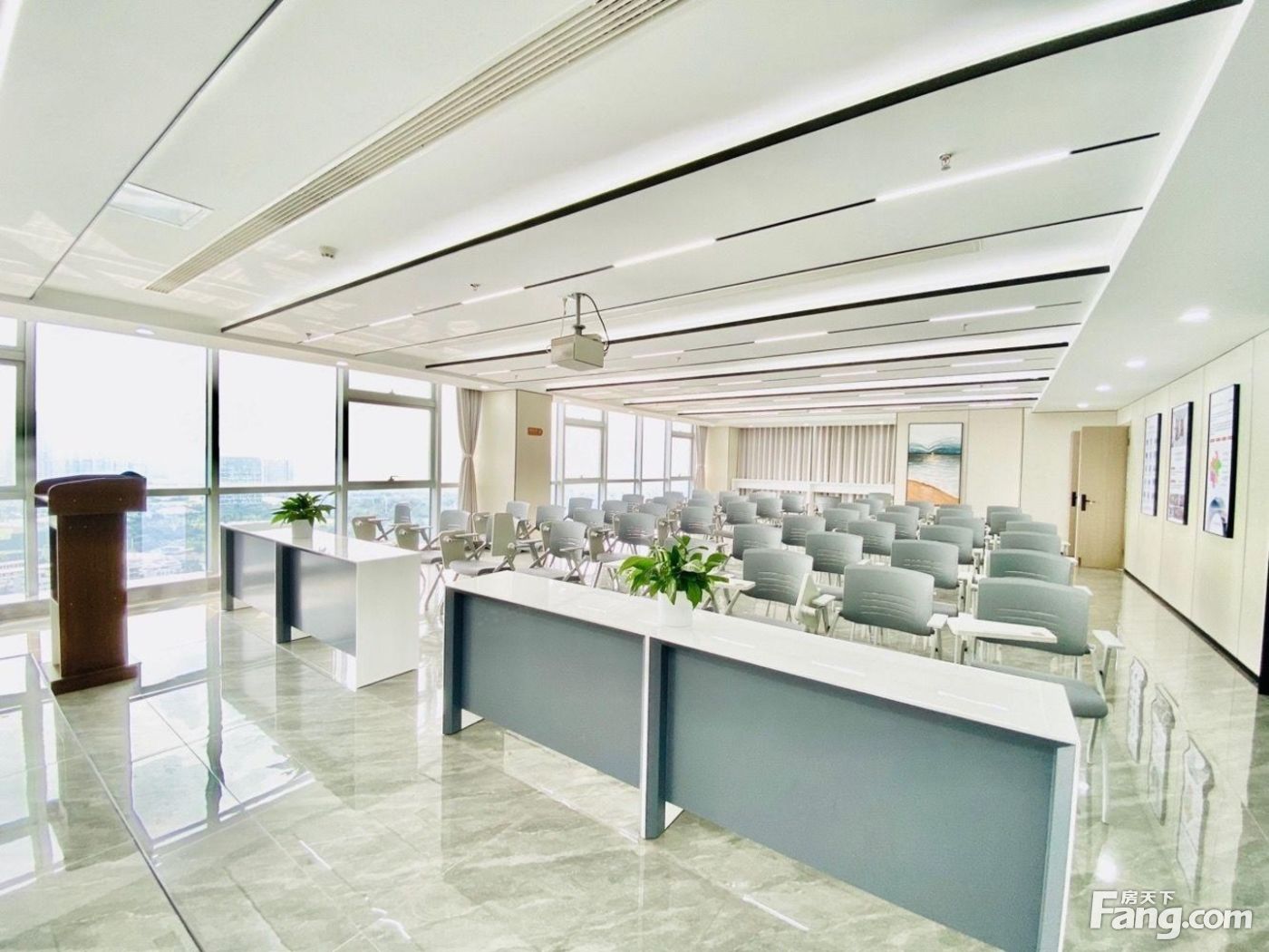 地铁口五百平小半层 免费路演厅 接待好房 家具格局可调整