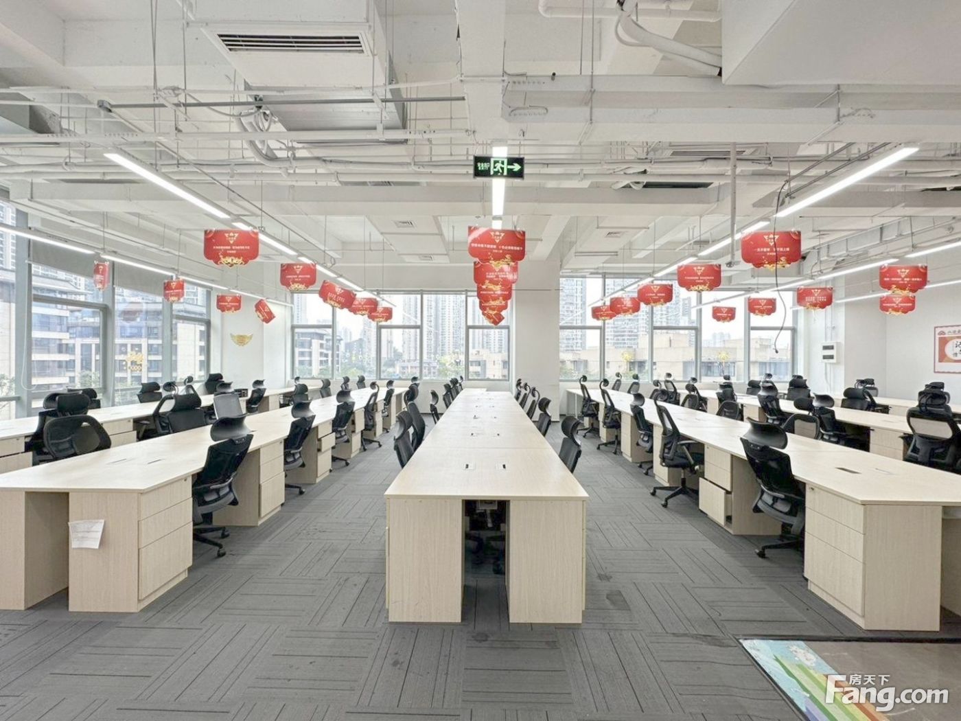 塔子山公园!层高4.8米 8隔间80工位 无加时费整层0公摊