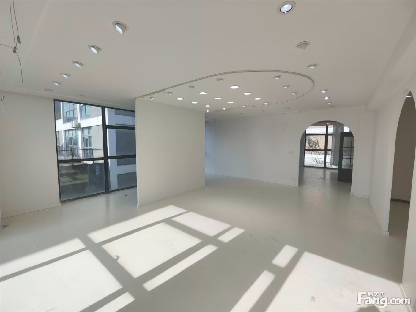下应 创新128别墅办公 200平出租 适合婚纱 展厅