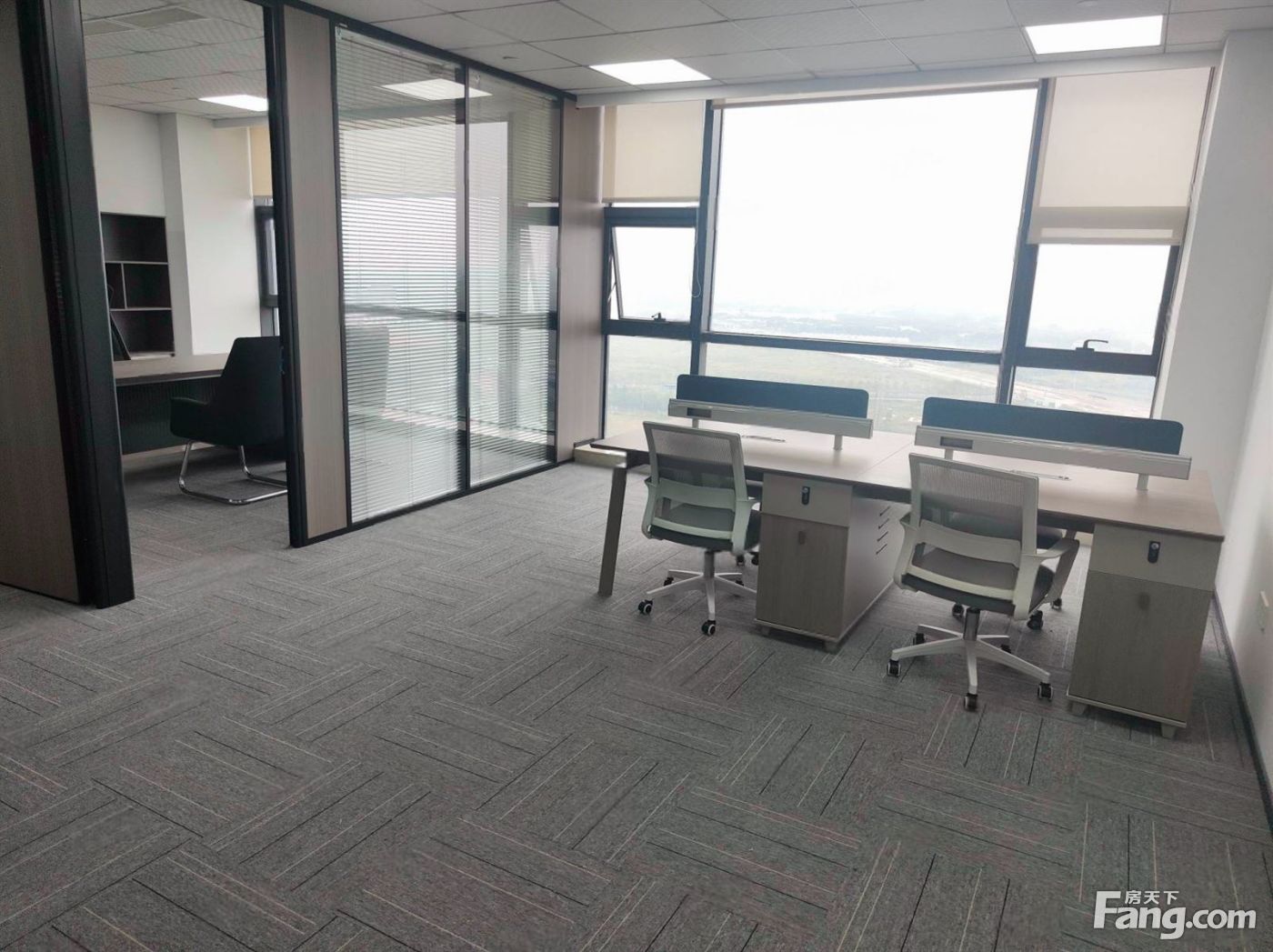 江北洪塘欣捷集团总部大楼115平全新装修带家具!