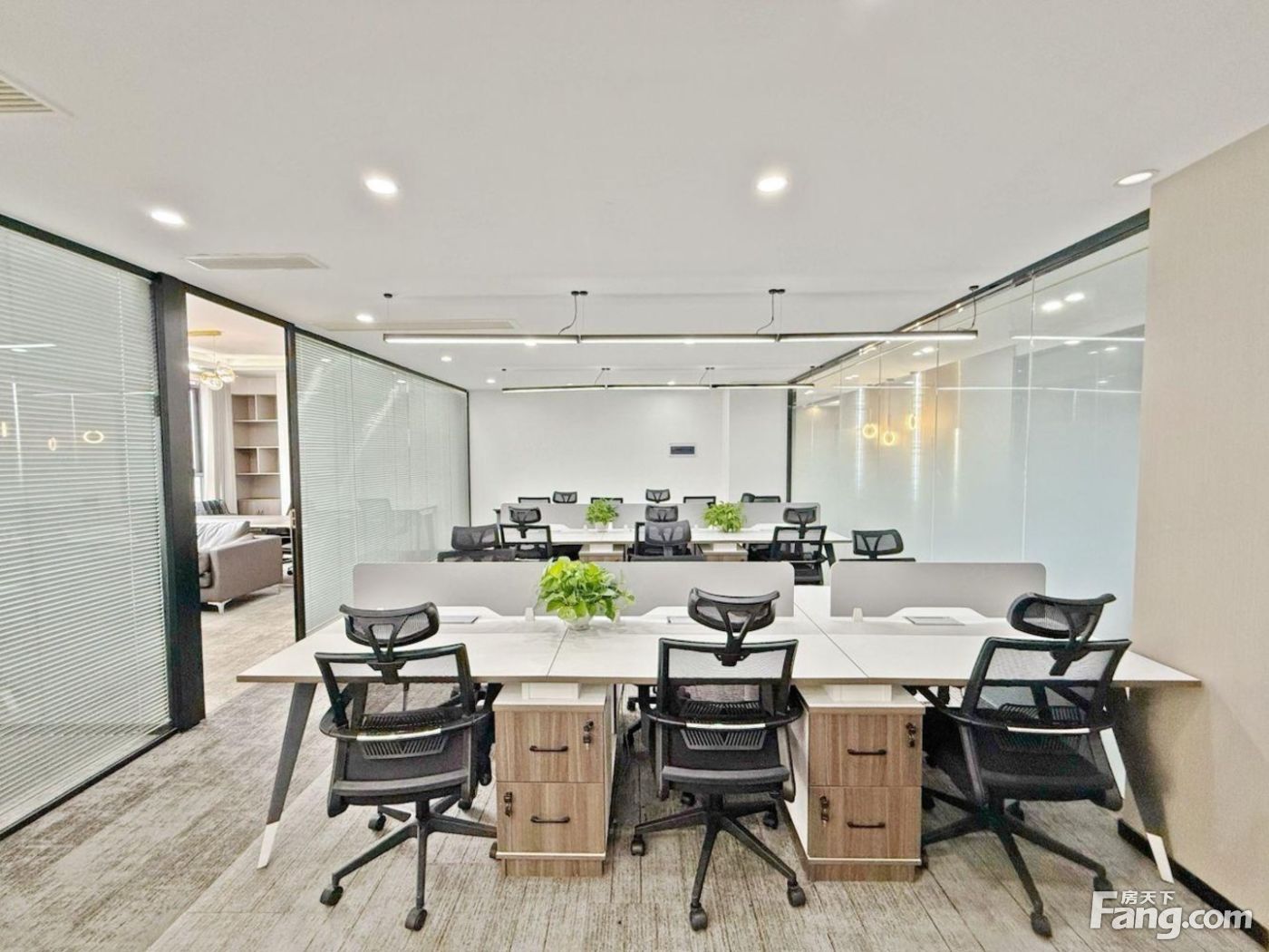 天府广场甲写42元甩丨押一付三3隔间18工位丨双线地铁易招聘