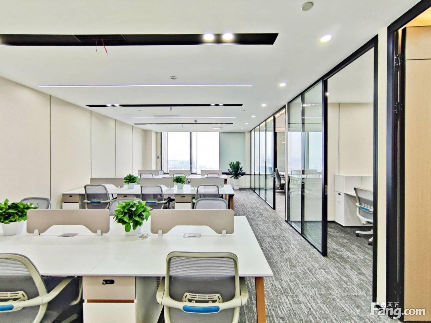 金融城超甲!华商金融中心(3隔间20工位)希缺小面积双子塔旁