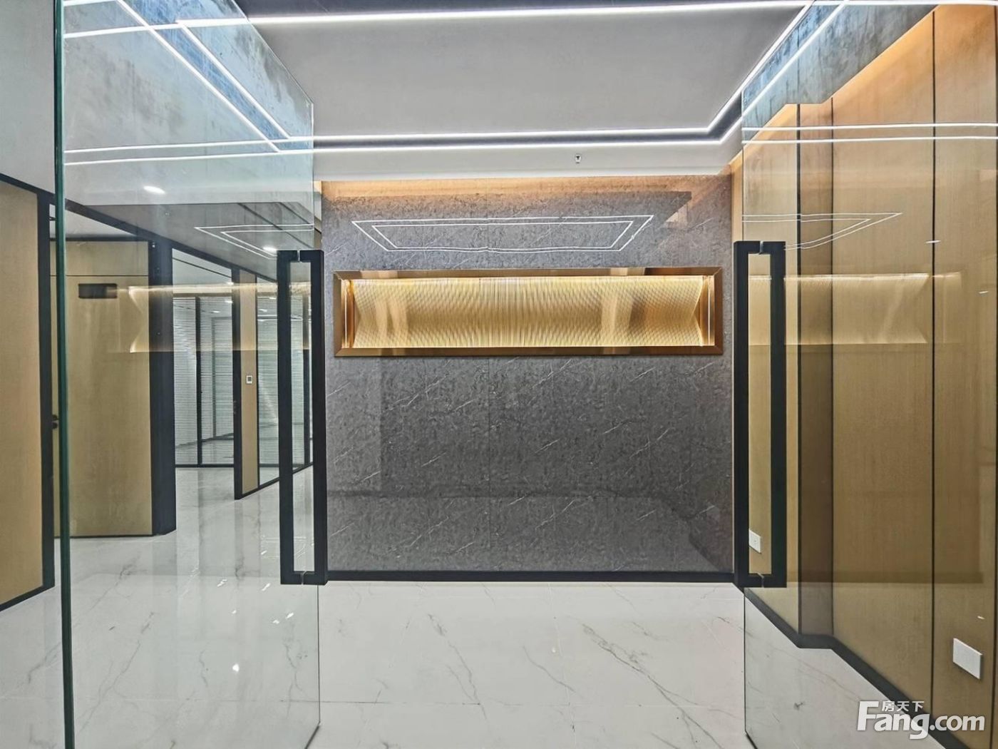 117平零公摊 4隔间16工位 红牌楼商圈配家具 蓝海 洪都