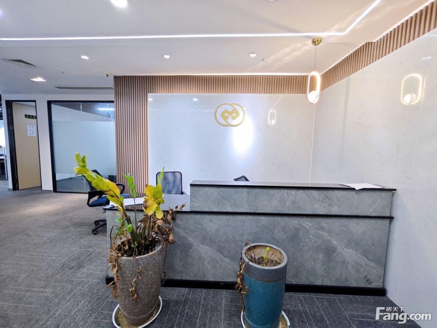 红牌楼 九星大道 电梯口 2隔间66工位 电销现房 洪都大厦