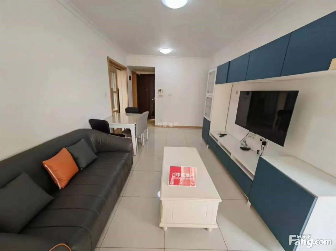 (联系我 租房无费用)万科生活广场楼上,全新装修。房间厅朝南