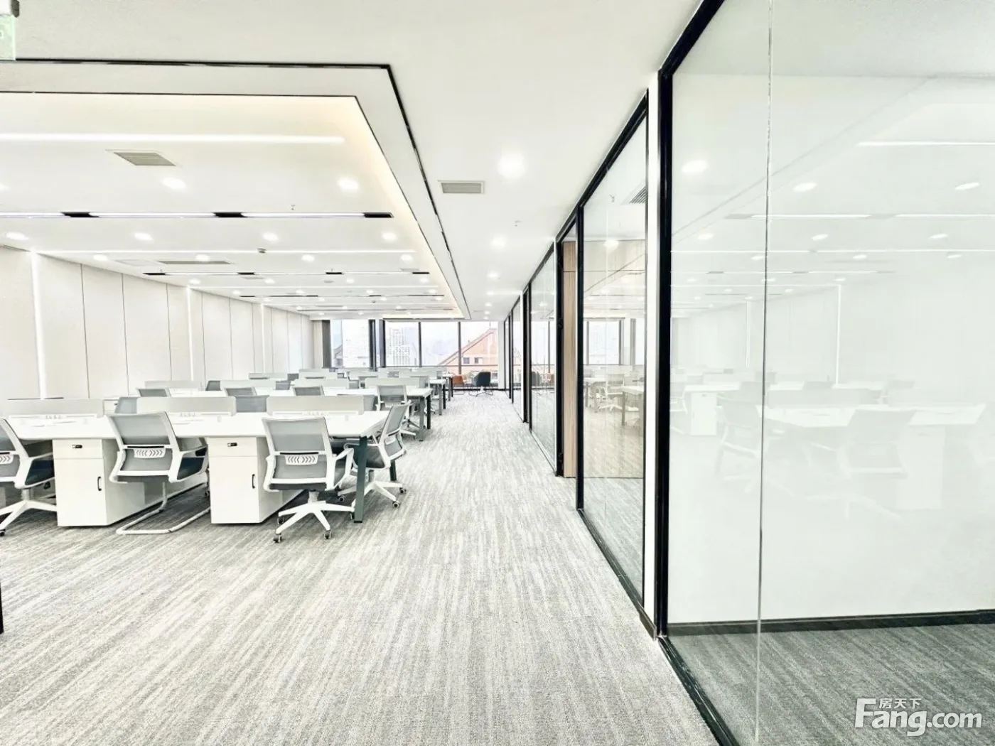 双线地铁口!8隔间48工位丨精装家具全齐,双面采光!倪家桥站