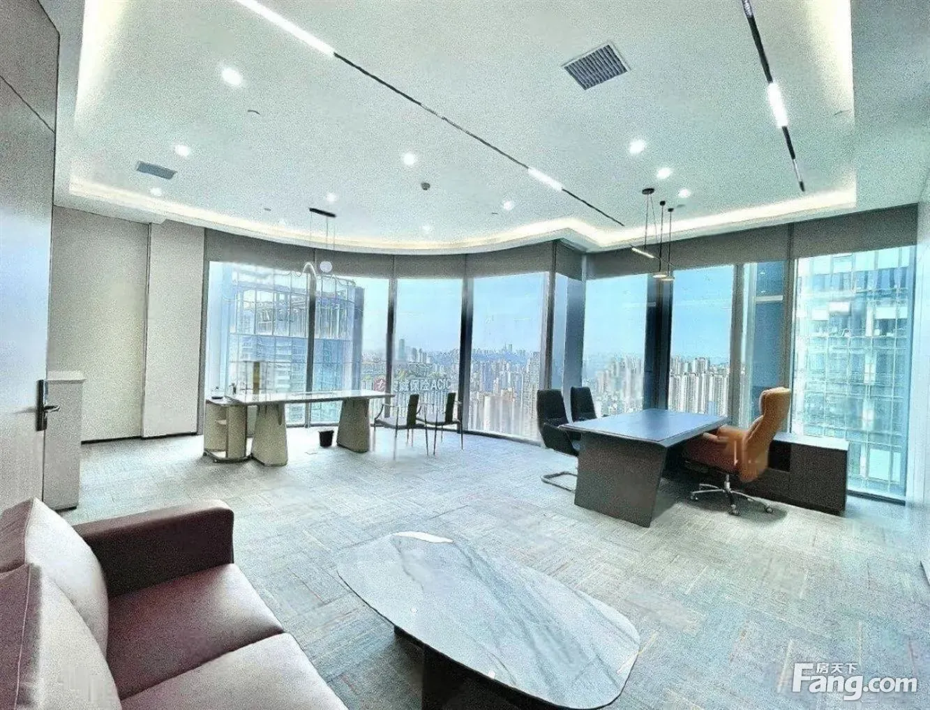 新希望大厦 300平7隔间40工位 精装现房拎包入住 地铁口