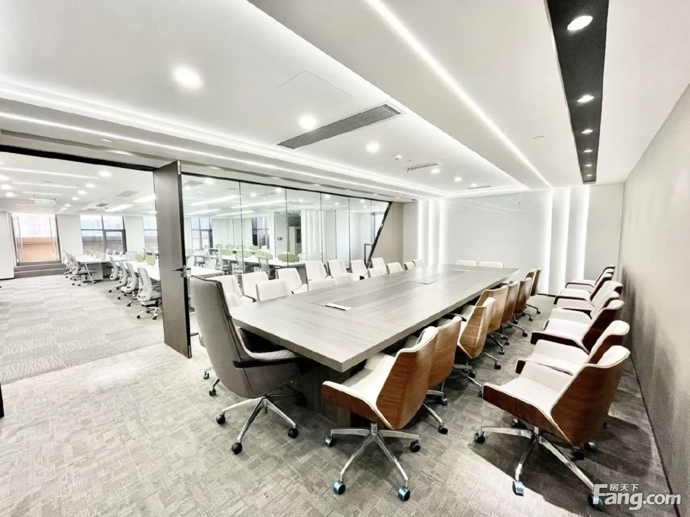 超大豪华会议室 60工位双面采光 科技IT电销优选 无加时费