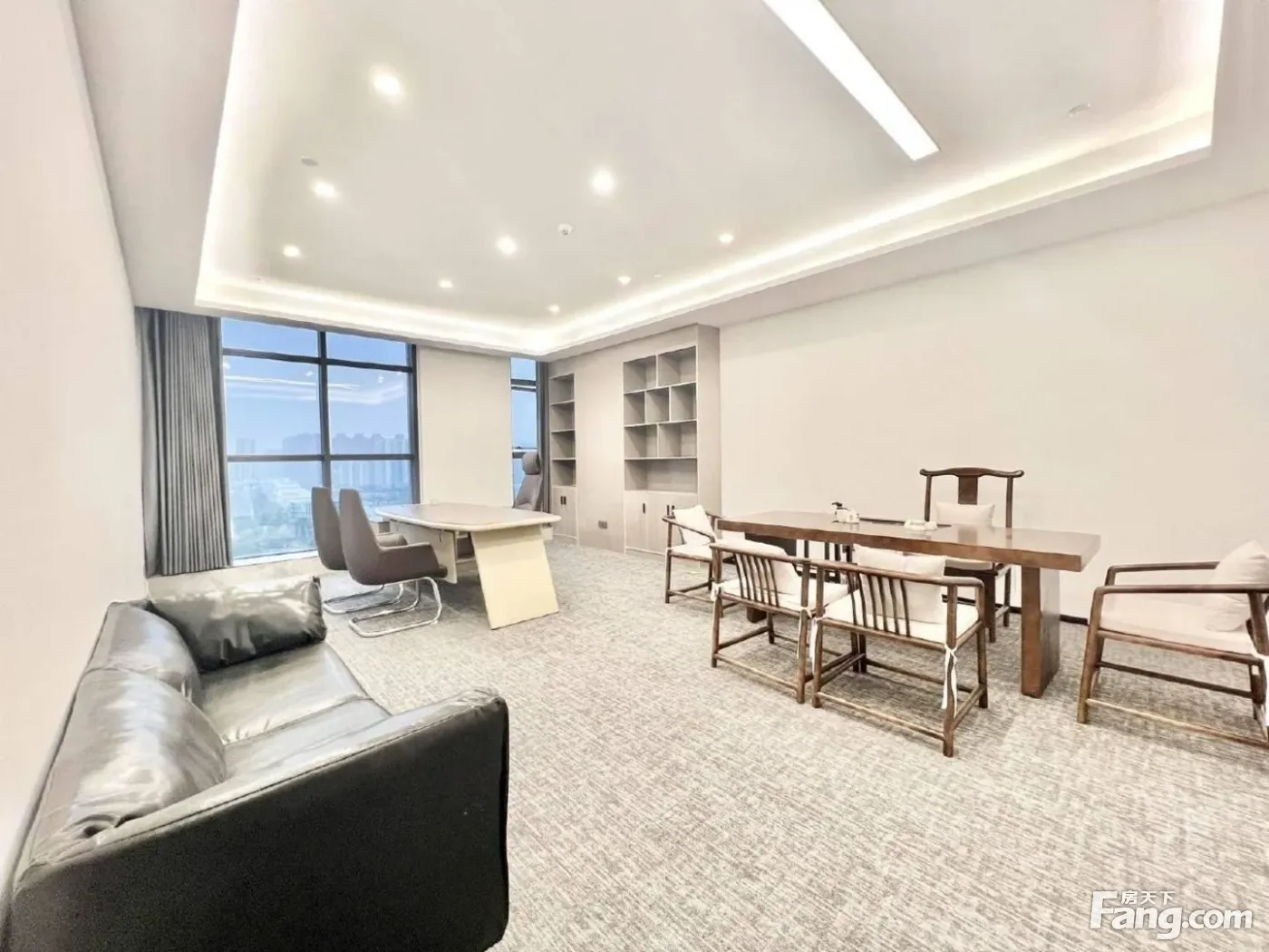 精装7折特价丨建筑律所商务接待丨10隔间40卡丨超大气前台