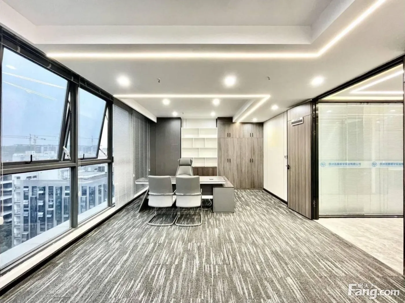 双面采光 大气老板室丨7隔间 接待现房丨全屋地砖 大气前台