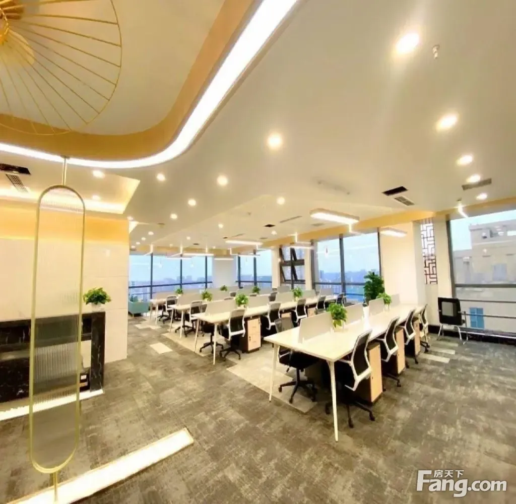 金融城口甲300平正对电梯 户型正采光好带全套家具随时