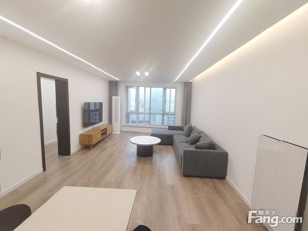 东淮海公寓3室2卫2厅 128.3平简装修 13000元/月