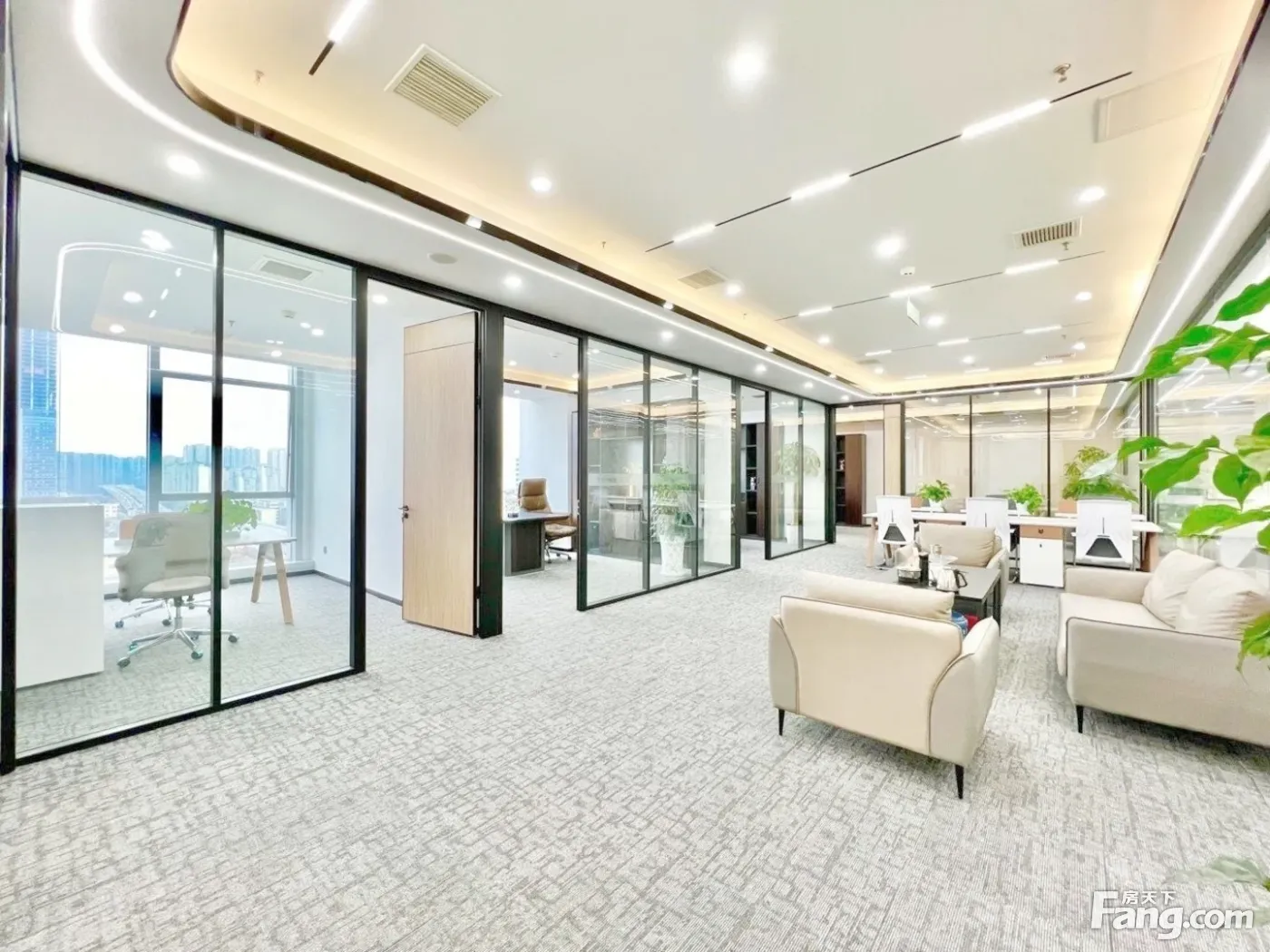 火车东站旁甲写!豪装接待现房!5隔间18工位!采光通透无加时