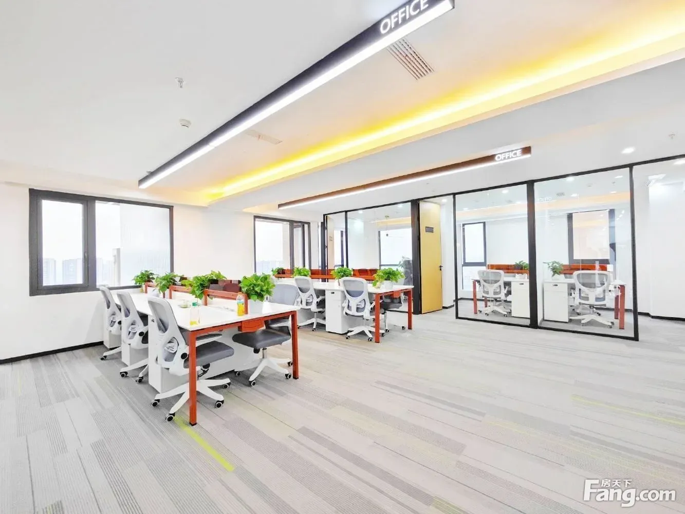 免佣选址!精装现房5隔间20工位,带花园露台,享受悠闲与阳光