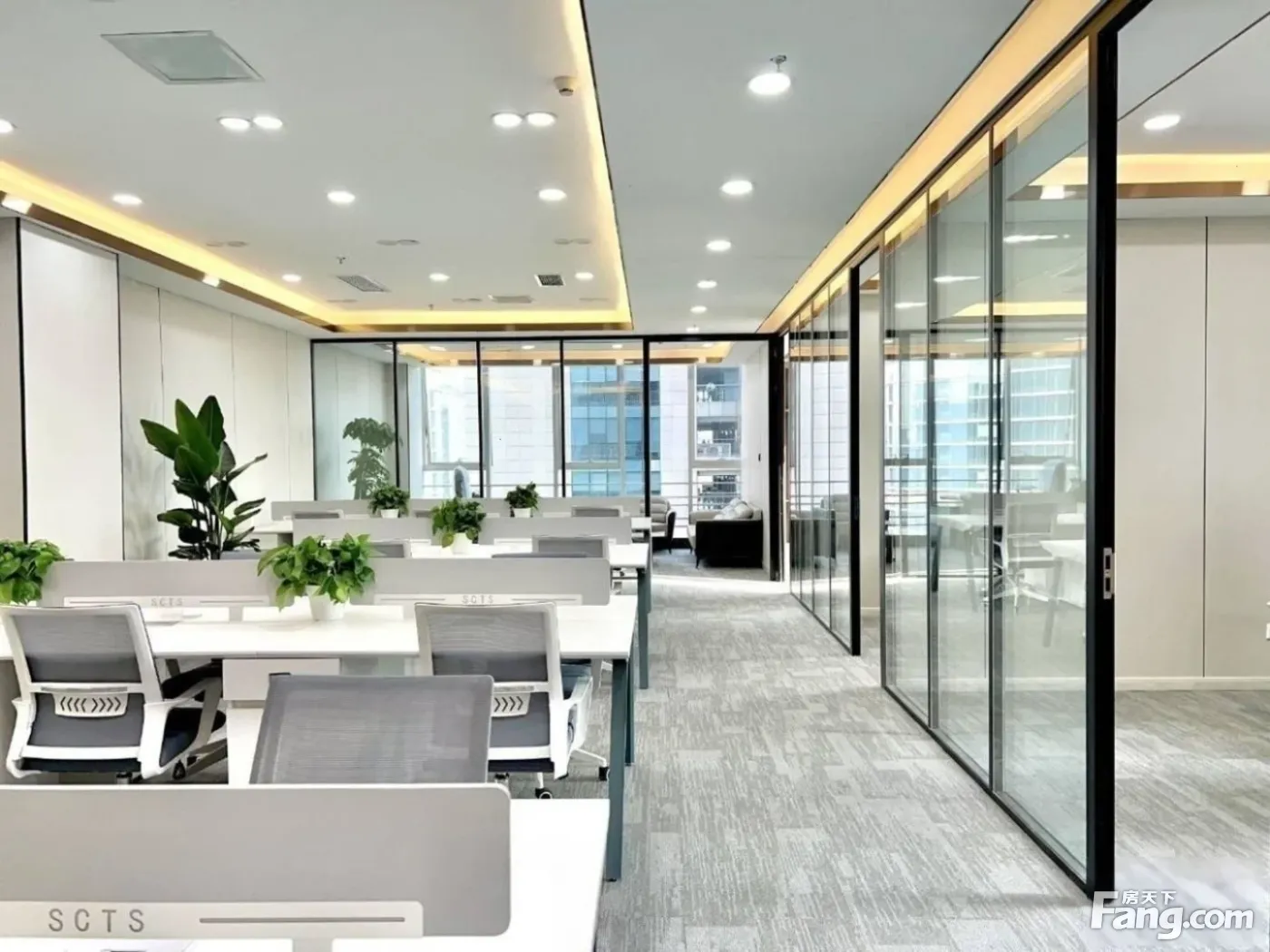 锦华万达280平丨业主直租无中介费丨6隔间20卡位丨东湖公园