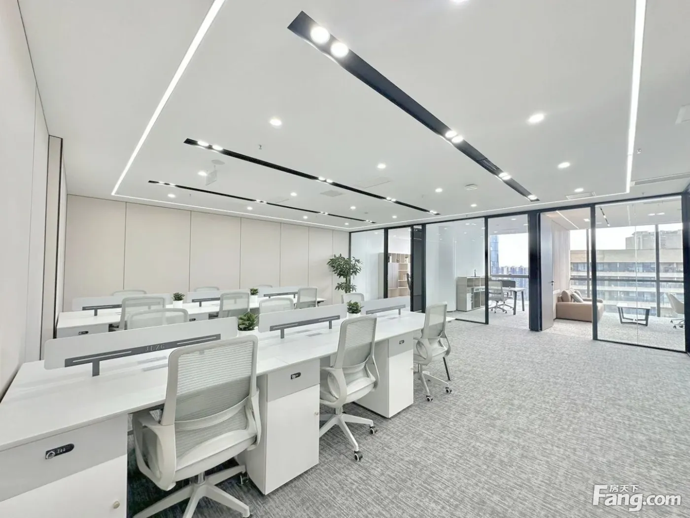 广都地铁口丨特价32元!4隔间20工位!户型方正!采光通透