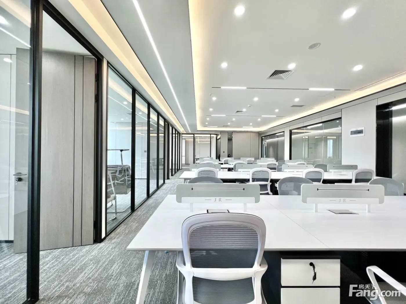 免佣选址市中心·光大金融中心·5隔间30卡位·开发商含税直租