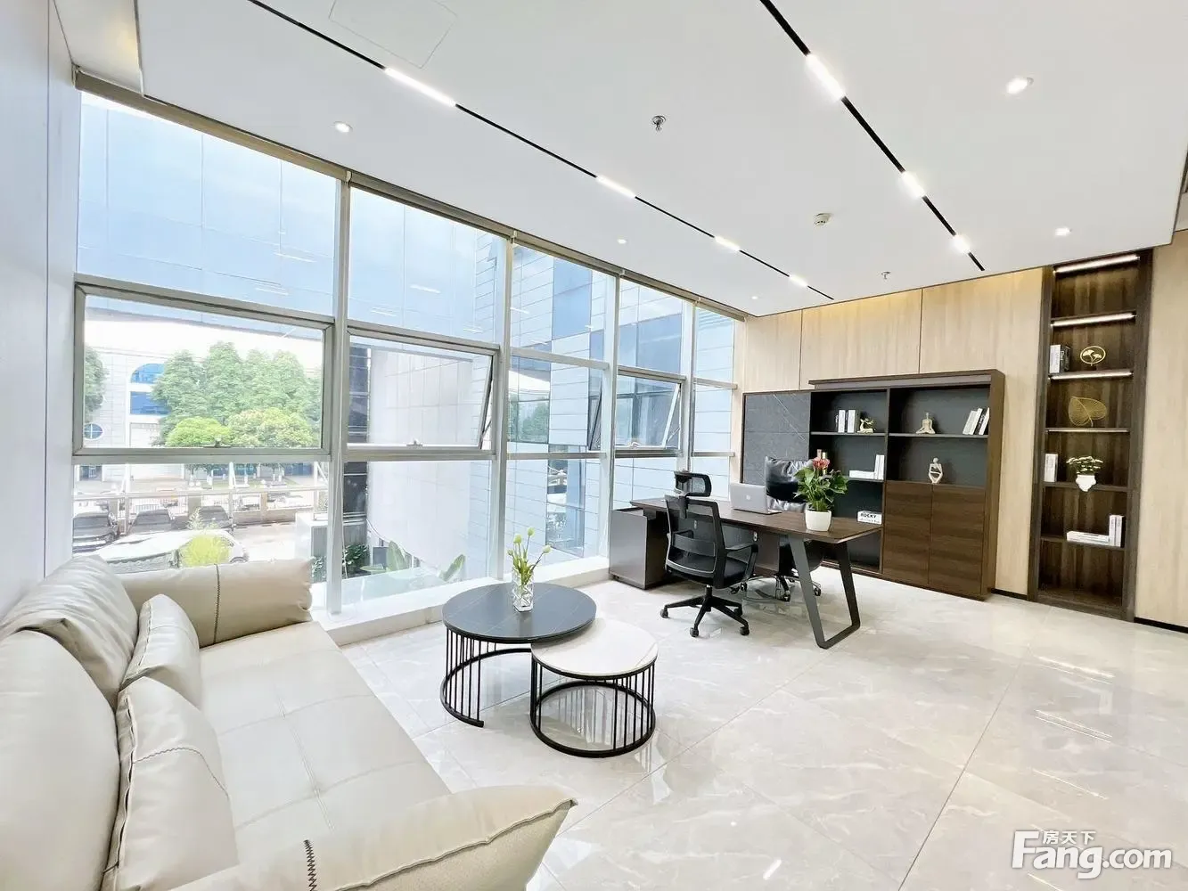 迎宾大道小独栋园区!精装7隔间24工位 24H空调带共享花园