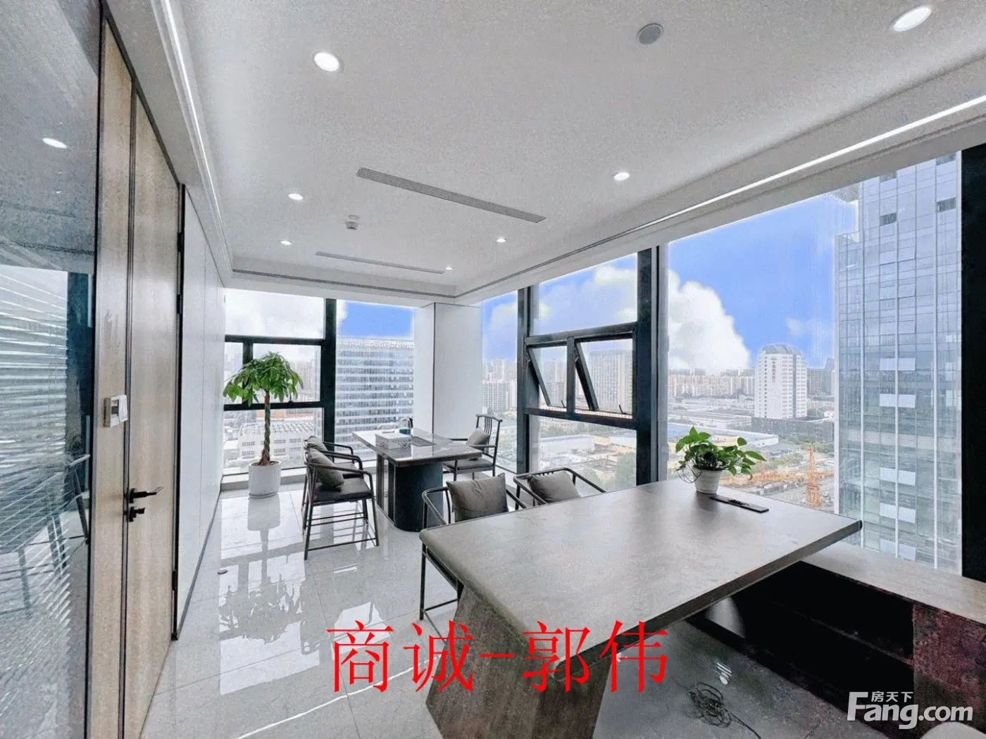 龙潭寺地标楼宇丨大气老板室双面采光丨电梯口丨豪华装修丨特价租