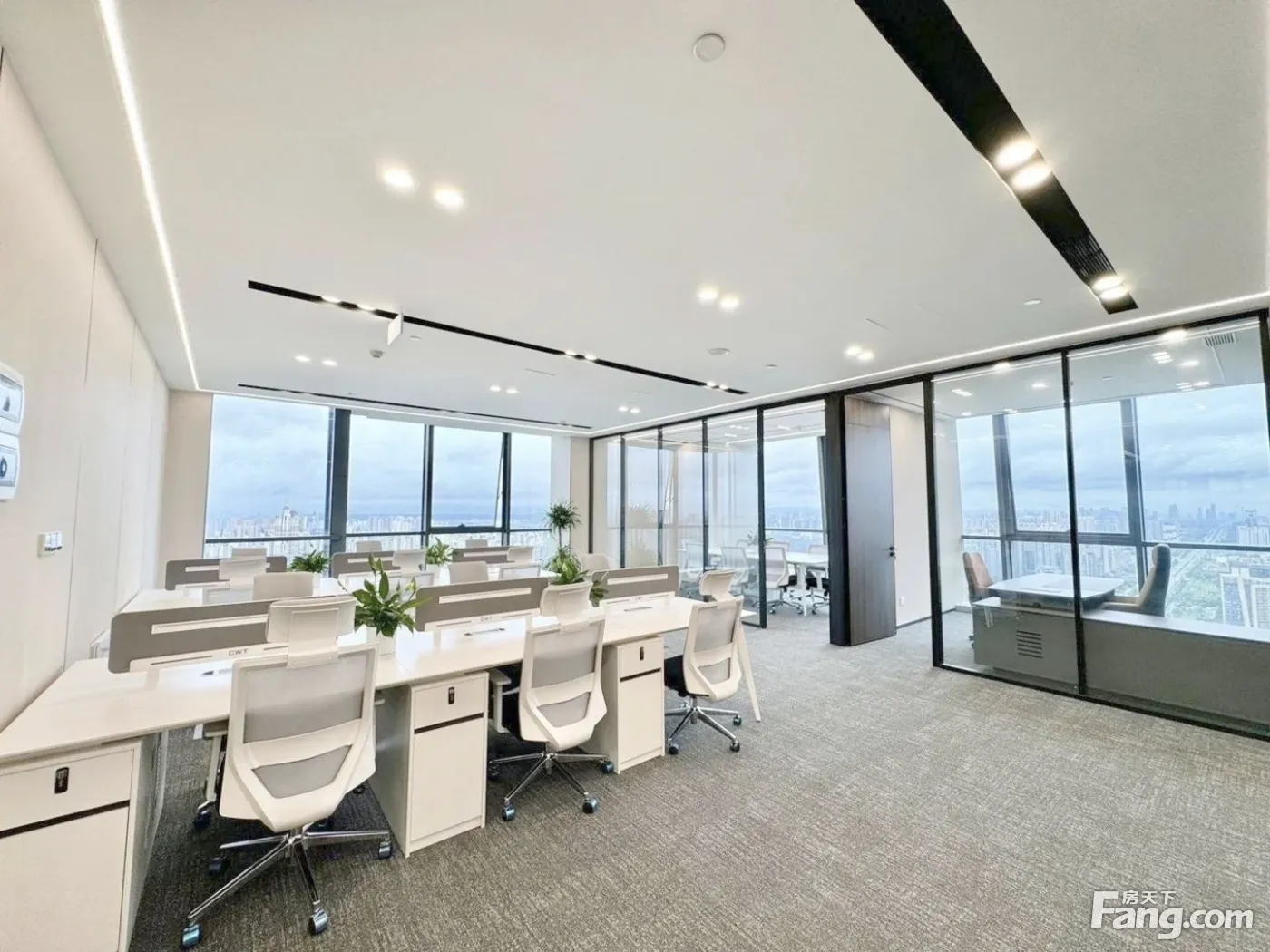 孵化园三地铁口丨高区双面采光!4隔间20工位丨面积格局可选