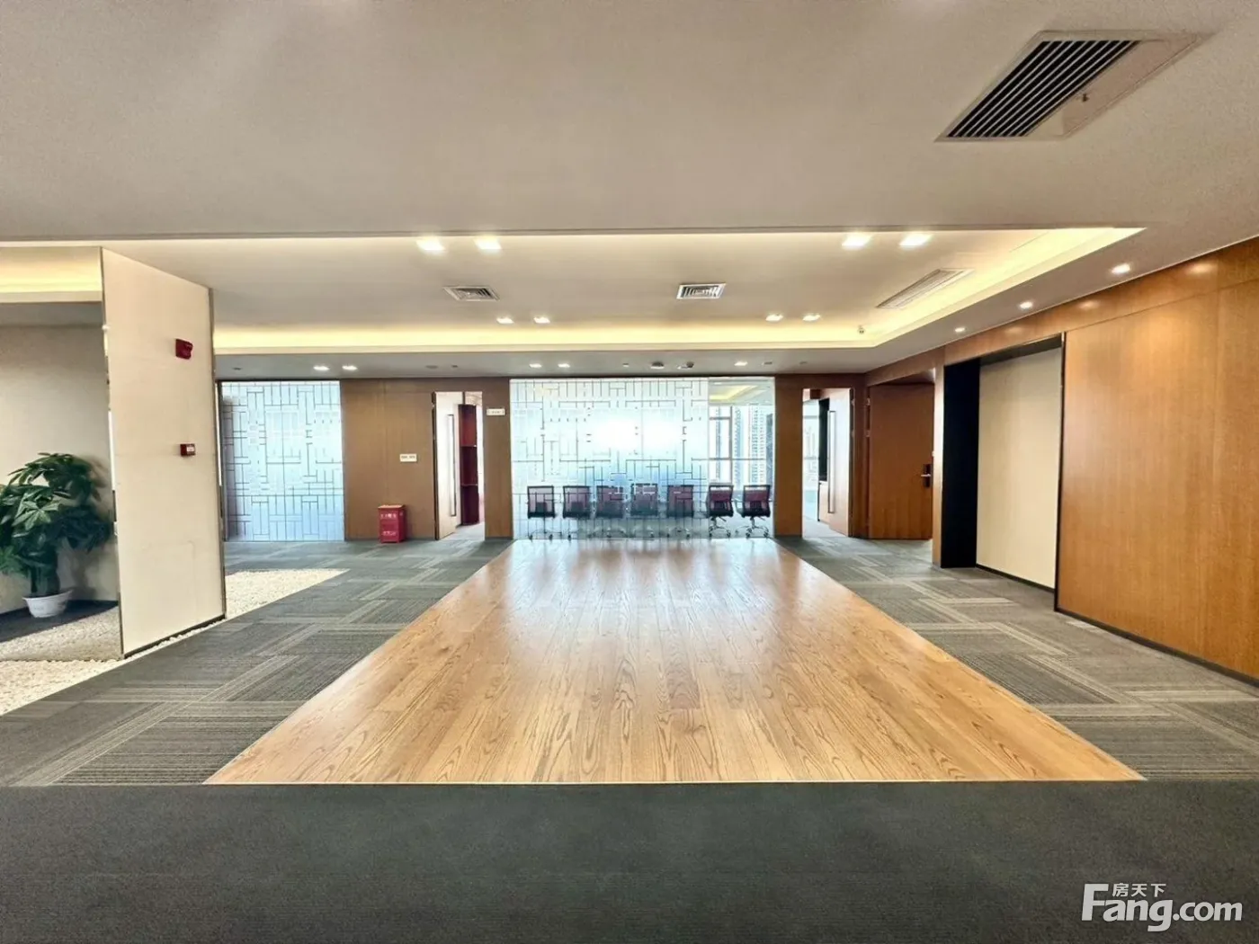 龙泉驿大面铺!整层国企现房丨25隔间80工位丨老总室带卫浴