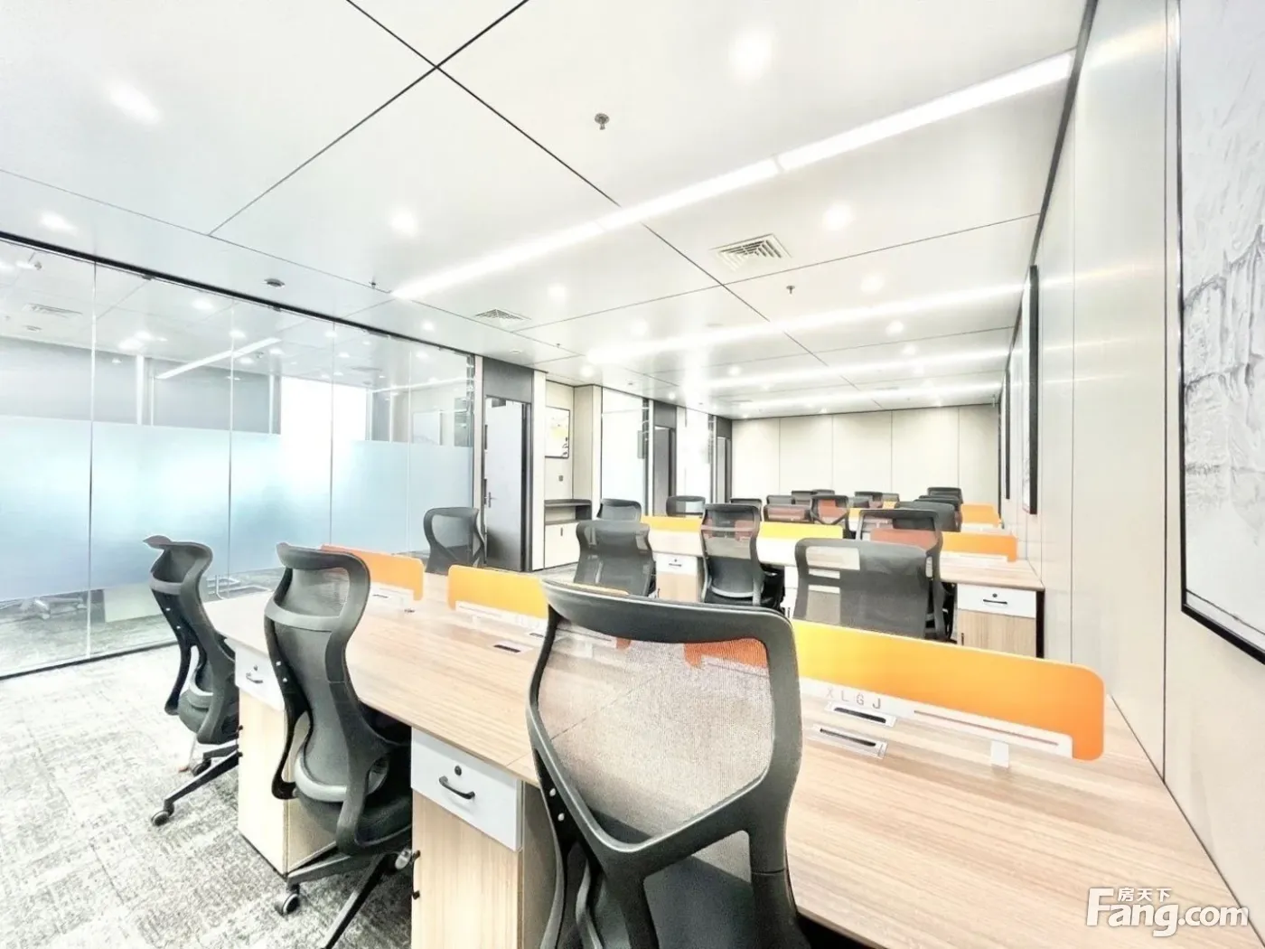 4号线中坝站!鹏瑞利旁光华中心 全新精装6隔间 纯写无加时费