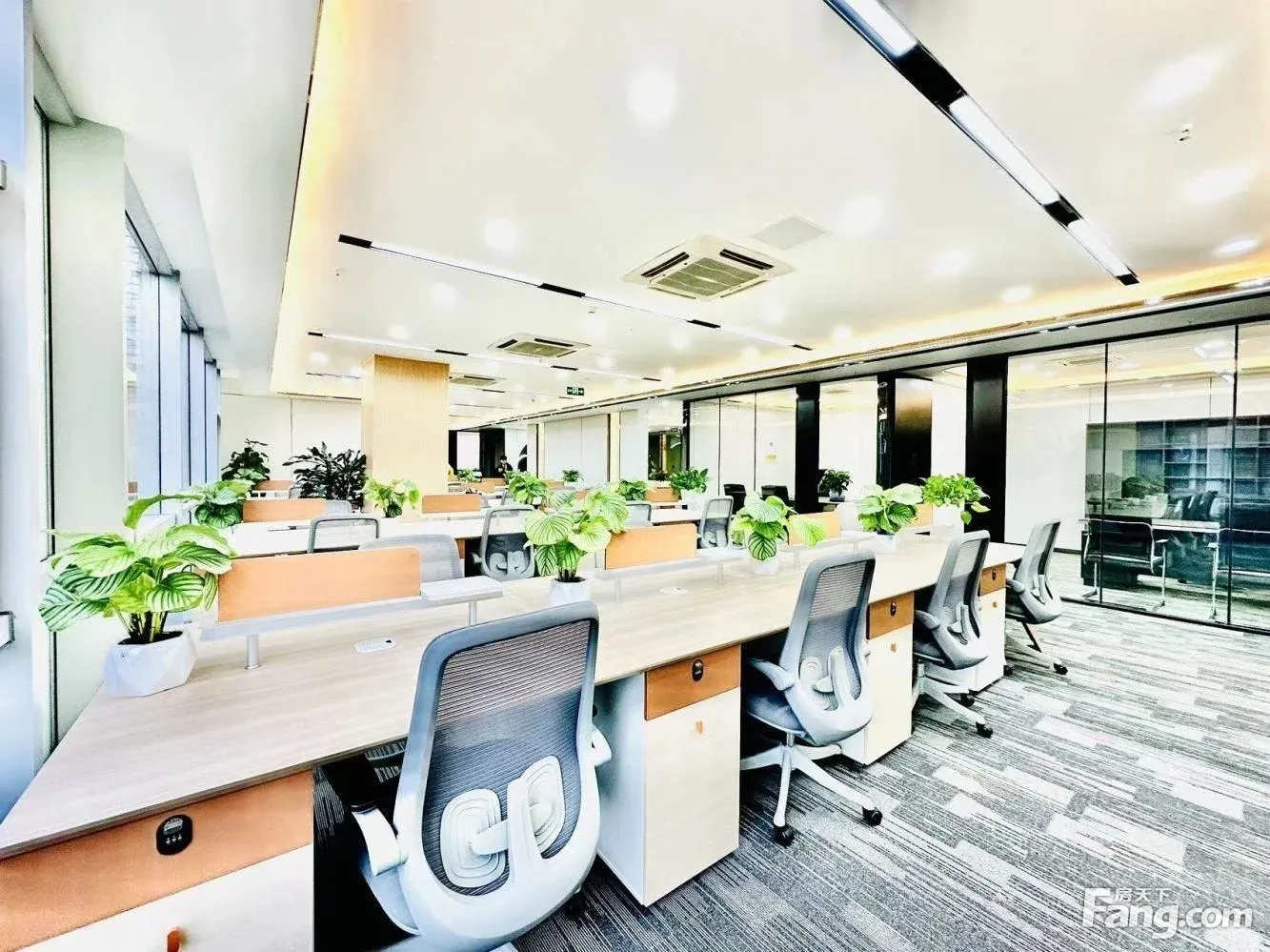 二环路锦华万达丨东湖公园旁新盘丨7隔间40工位!双线路东光站