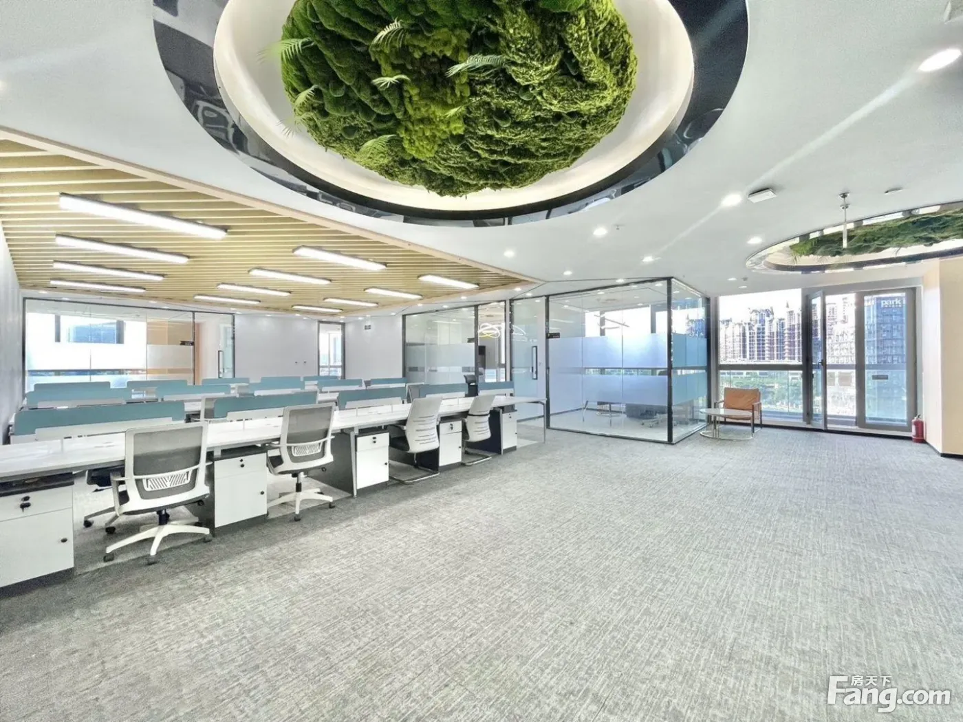 培训室带上下水 9隔间90工位 电梯口带阳台 自控中央空调