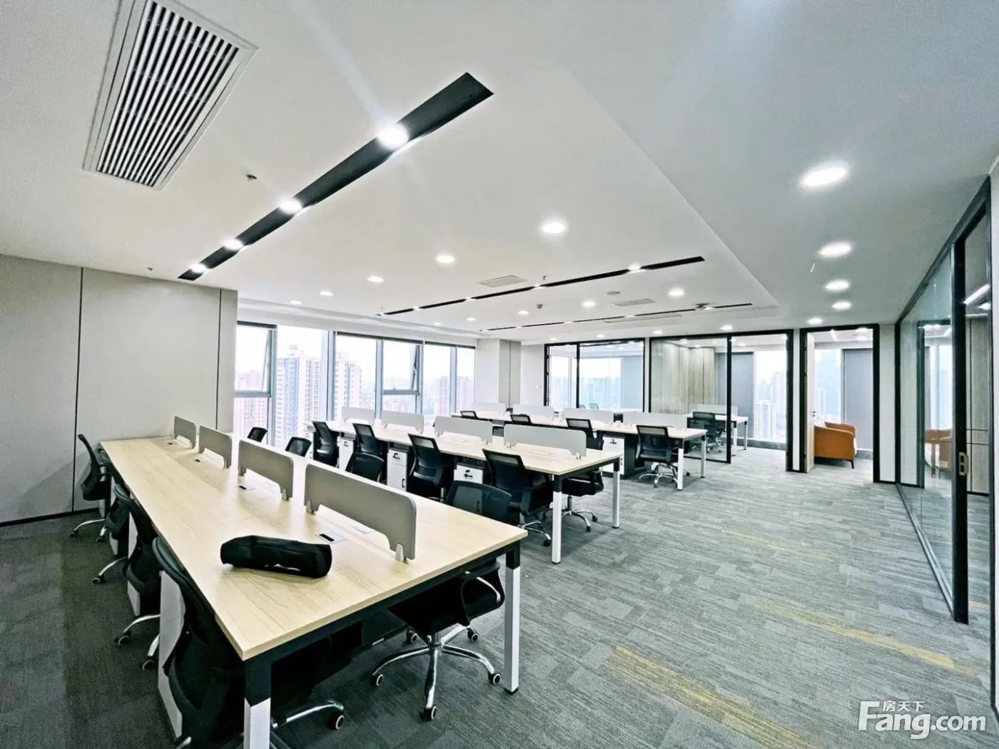 东站特价6000含物业(3国际16工位)24H空调 精装现房