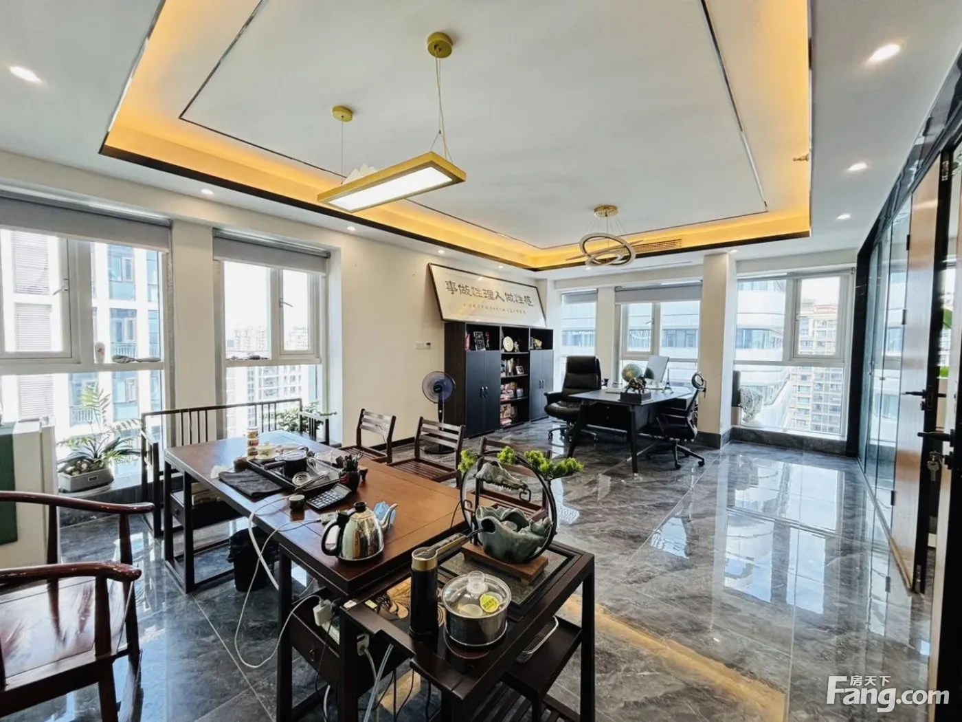 房东直租!双面采光大悦城旁200平单价40元产权出租 随时看