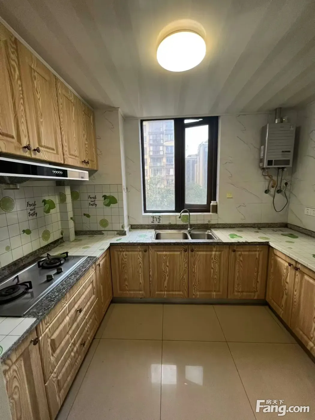 保利印江南三期 3室2卫2厅 115平精装修 5600元/月