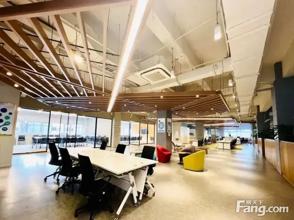 地铁口精装平层独栋丨带家具高利用丨户型正采光好 临望京三元桥