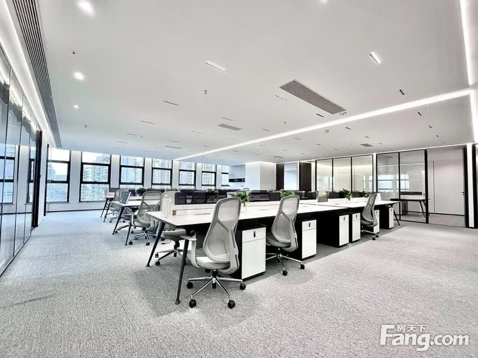 三街地铁口·8隔间40卡位丨商务简约风格·适合律所·科技企业