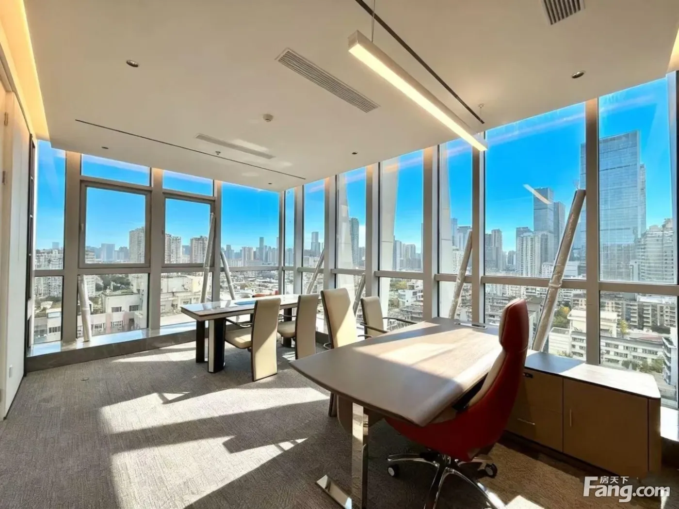 市中心新盘·无遮挡视野丨双面采光·大气老总室·5隔间30卡位