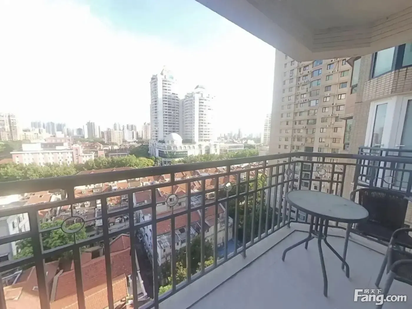 东方巴黎交通便利拎包入住首次出租23000元