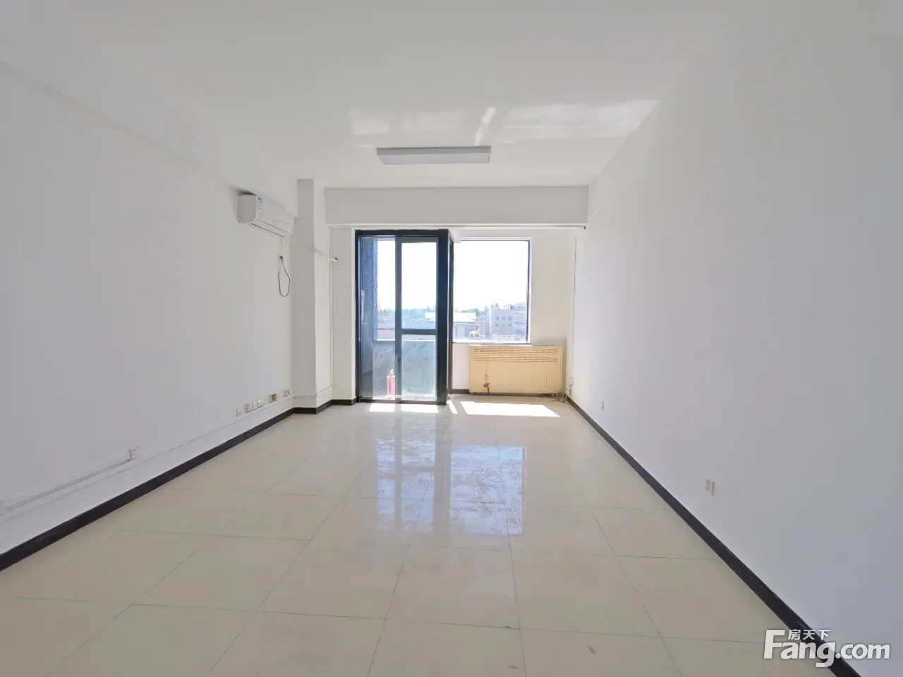 财满街中心|锐诚国际|灵活签约|带上下水可注册|南向落地窗