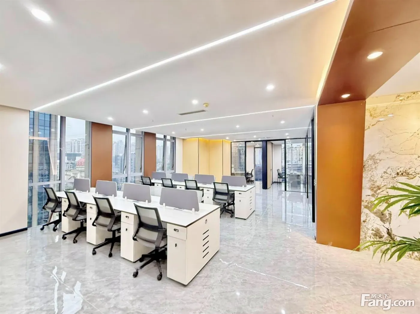 红旗河沟 双轻轨 嘉州协信中心 精装222平 双面采光